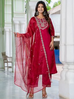 VredeVogel - Red Floral Three Fourth Sleeves Kurta Pant with Dupatta