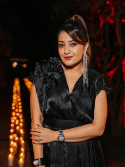 House of Fett - Blake Organza Applique Floral Crop Top - Black