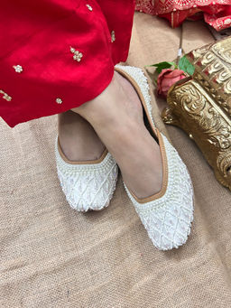 Desi Colour - Women Nyra White Juttis