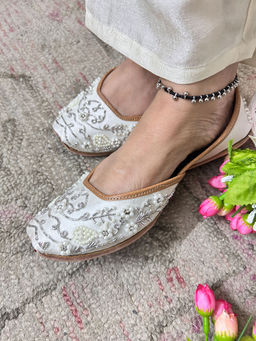 Desi Colour - Women Elara White Juttis