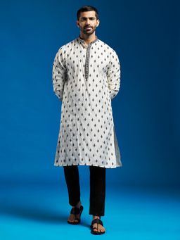 Vastramay - Off White Silk Blend Kurta with Pyjama (Set of 2)