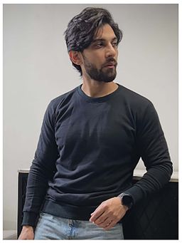 Aesthetic Bodies - Black Solid Regular Fit Sweatshirt