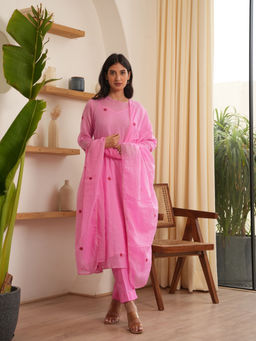 ONEWE INDIA - Mable Pink Embroidered Doria Kurta with Inner, Pant and Dupatta (Set of 4)