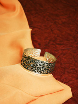 Mero Jewellery - Silver Tribal Cuff
