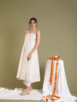Vinusto - Off White Anarkali Kurta with Pant (Set of 2)