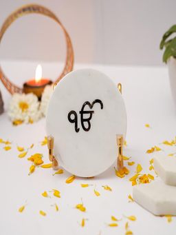 Homearte - Ik Onkar Showpiece White Marble with Metal Stand