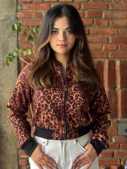 Tandul - Women Striking Leopard Printed Jacket