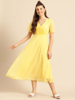 Qurvii - Yellow Georgette Slim Fit Midi Dress With Lining