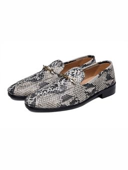 SHUTIQ - Prism Shoes