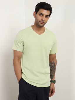 Nobero - Men Solid V-Neck Cotton T-shirt - Green