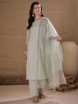 Gahan - Embroidered Silk Blend Kurta Pant & Organza Dupatta For Women - Green