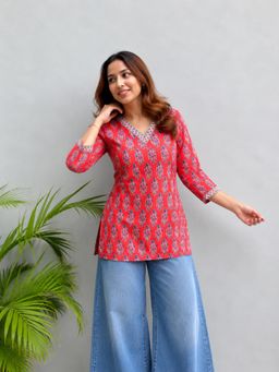 Gahan - Womens Red Rayon All Over Floral Print V-Neck Kurti - Red