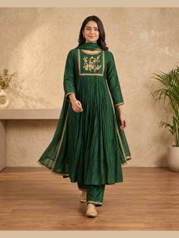 Seerat - Women Green Embroidered Chanderi Silk Anarkali Kurta and Pant with Dupatta