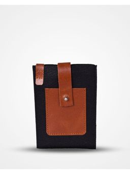 Strutt - Glide Sling - Lightweight Travel Sling Bag (M)