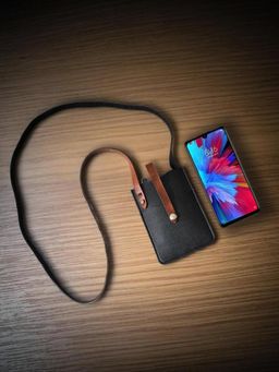 Strutt - Travel Do Mobile Sling Bag (M)