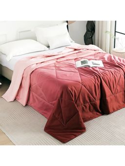 Story@Home - 240 Gsm Gradient Double Comforter For Mild Winter Queen Red