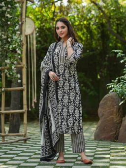 Rain & Rainbow - Printed Gotta Patti Pure Cotton Straight Kurta Pant With Dupatta
