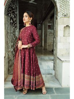 Safaa - Maroon The Anaabi Sitara Woven Anarkali And Pant With Dupatta