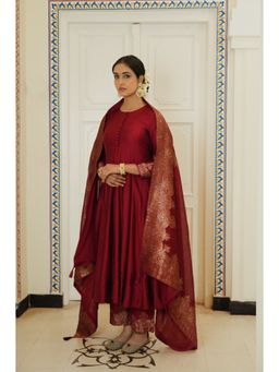 Safaa - Red Ansarsisters In Our Ezzah Woven Anarkali And Pant With Dupatta