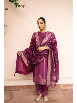 Safaa - Magenta Jhilmil Baraat Woven Kurta And Pant With Dupatta