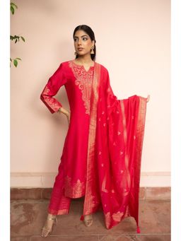 Safaa - Muskaan E Gulzar Pink Regular Fit Kurta Sets With Dupatta