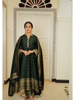 Safaa - The Rizwana Regular Fit Kurta Sets With Dupatta