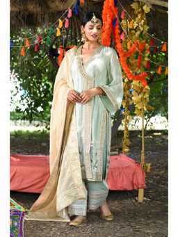Tanu Malhotra - Green Gota Work V Neck Kurta With Pant And Dupatta