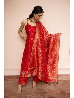 Safaa - Shehnai Ki Dhun Red Regular Fit Kurta Sets With Dupatta