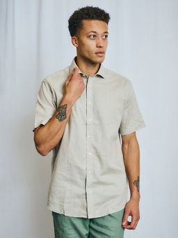 Bruun & Stengade - Men Beige Solid Spread Collar Short Sleeve Shirt