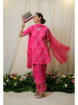 UNDYED - Womens Embroidered Pink Kurta with Pant and Dupatta