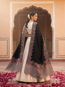 MUFFLY - Woven Kani Jacquard Paisley Black Shawl