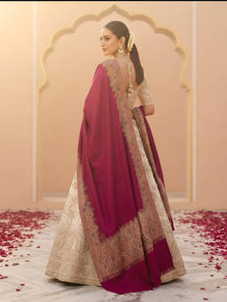 MUFFLY - Women Wool Blend Woven Kani Jacquard Border Magenta Shawl