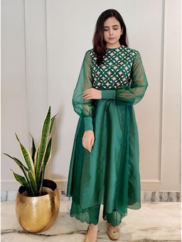 Omana by Ranjana Bothra - Green Embroidered Balloon Sleeves Crew Neck Kurta With Palazzo