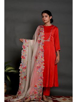 Omana by Ranjana Bothra - Red Floral Three Fourth Sleeves Crew Neck Kurta With Pant And Dupatta