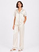 Off White color option, Currently selected