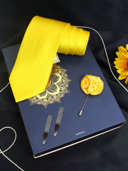 PELUCHE - Yellow Tie and Brooch Pieces Gift Box