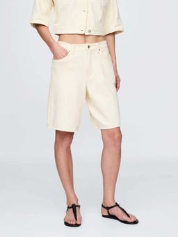 GAP - Women's Cream Mid-Rise Regular Fit Shorts