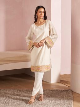 Aarke Ritu Kumar - White Seersucker Kurta with Pant (Set of 2)