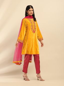 Aarke Ritu Kumar - Yellow Rania Velvet Kurta with Pant and Dupatta (Set of 3)