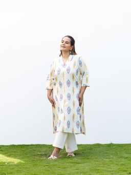Vaaya - Off White Cotton Printed Kurta