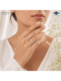 Sparkles - Arias By Lara Dutta Signature Emerald Eternity Band