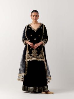 Priya Chaudhary - Womens Black Kurta