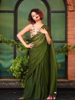 Suta - Green Solid Mul Modalsaree With Tassled Pallu and Without Blouse