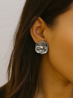 Digital Dress Room - Flower with Pearl Design Western Earrings