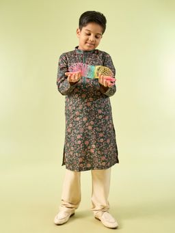 Manyavar - Emerald Green Splendor Kurta With Pyjama
