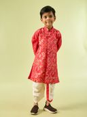 Red color option, Sold out, Currently selected