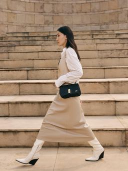 Hoche Paris - Terra Croc Leather Sling Bag - Black