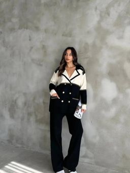 Loveable Creations By Muskan - Women Black Wool Colorblock Co-Ord Set