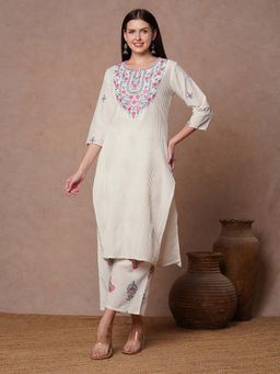 FASHOR - Women Off White Floral Kurta with Pant (Set of 2)