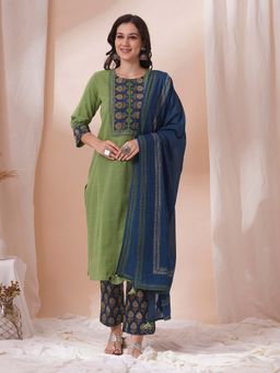 Kami Kubi - Women Green Embroidered Kurta with Pant and Dupatta (Set of 3)